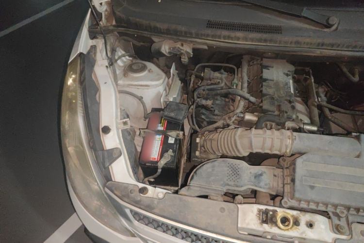 Used Wuling Rongguang V 2015 1.5L Practical Version Engine Bay Right