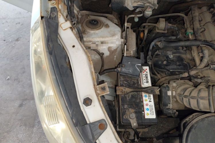 Used Wuling Rongguang V 2015 1.5L Practical Version Engine Bay Right