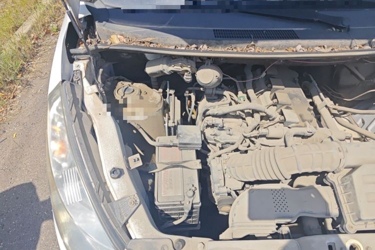 Used Wuling Rongguang V 2015 1.5L Practical Version Engine Bay Right