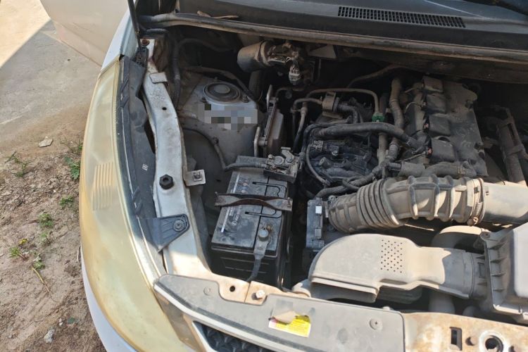 Used Wuling Rongguang V 2015 1.5L Base Version Engine Bay Right