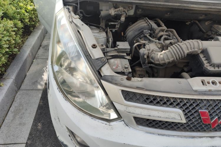 Used Wuling Rongguang V 2015 1.2L Base Version Engine Bay Right