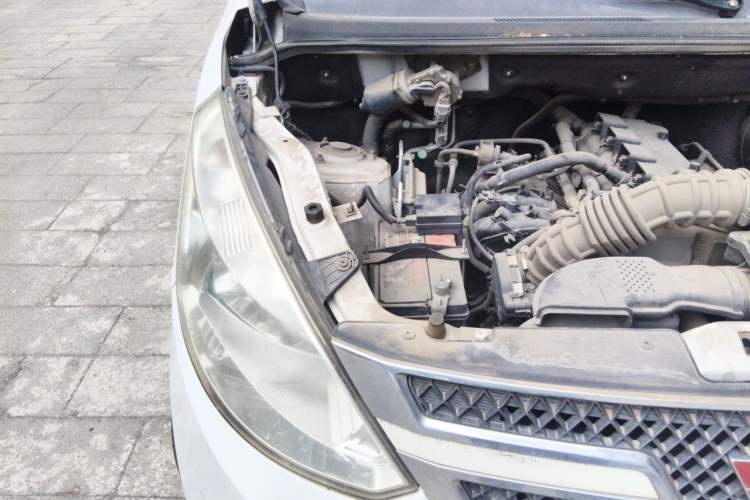 Used Wuling Rongguang V 2015 1.5L Standard Version Engine Bay Right