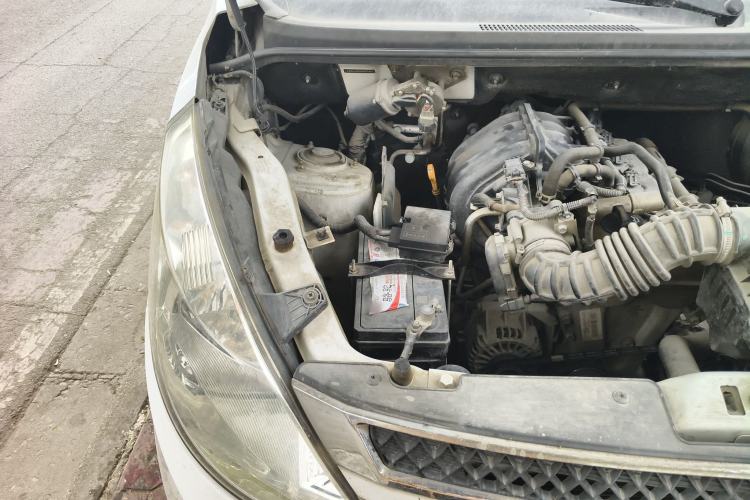 Used Wuling Rongguang V 2015 1.2L Standard Version Engine Bay Right