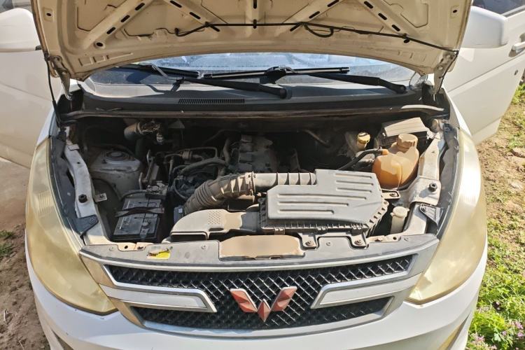 Used Wuling Rongguang V 2015 1.5L Base Version Engine Bay