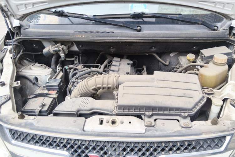 Used Wuling Rongguang V 2015 1.5L Standard Version Engine Bay