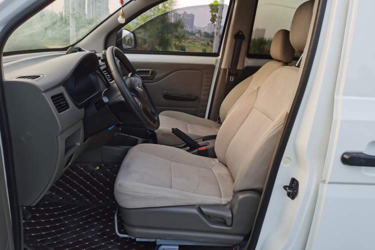 Used Wuling Rongguang V 2015 1.5L Practical Version Interior 1