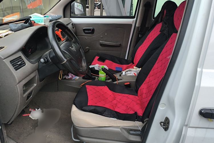 Used Wuling Rongguang V 2015 1.5L Practical Version Left Front Seat