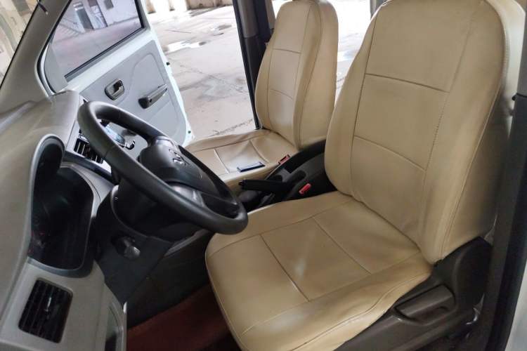 Used Wuling Rongguang V 2015 1.5L Practical Version Left Front Seat