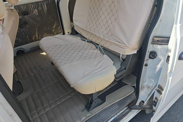Used Wuling Rongguang V 2015 1.5L Practical Version Left Rear Seat