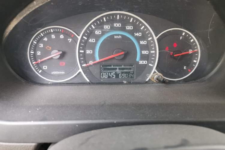 Used Wuling Rongguang V 2015 1.5L Practical Version Odometer Close Up