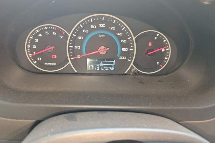 Used Wuling Rongguang V 2015 1.5L Standard Version Odometer Close Up