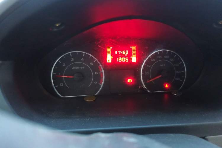 Used Wuling Rongguang V 2015 1.5L Practical Version Odometer Close Up