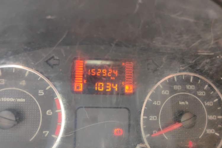 Used Wuling Rongguang V 2015 1.2L Practical Model Odometer Close Up