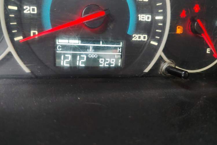 Used Wuling Rongguang V 2015 1.2L Standard Version Odometer Close Up
