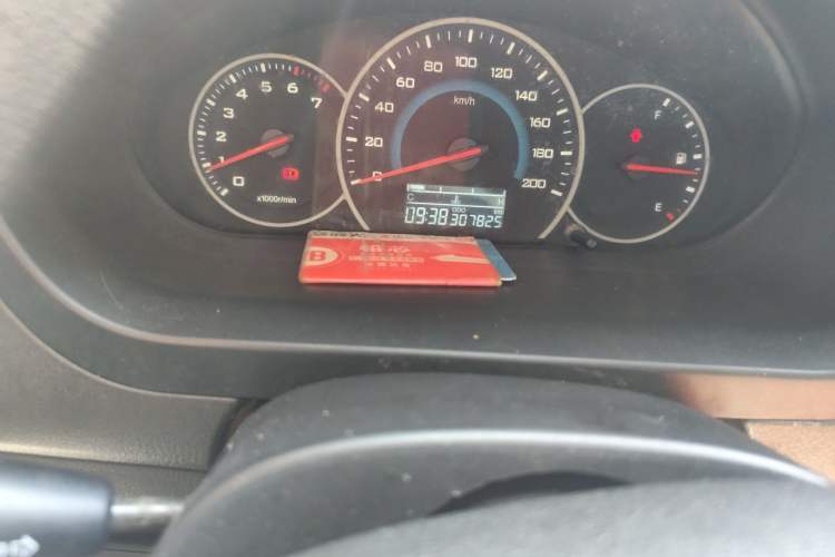 Used Wuling Rongguang V 2015 1.5L Standard Version Odometer Close Up