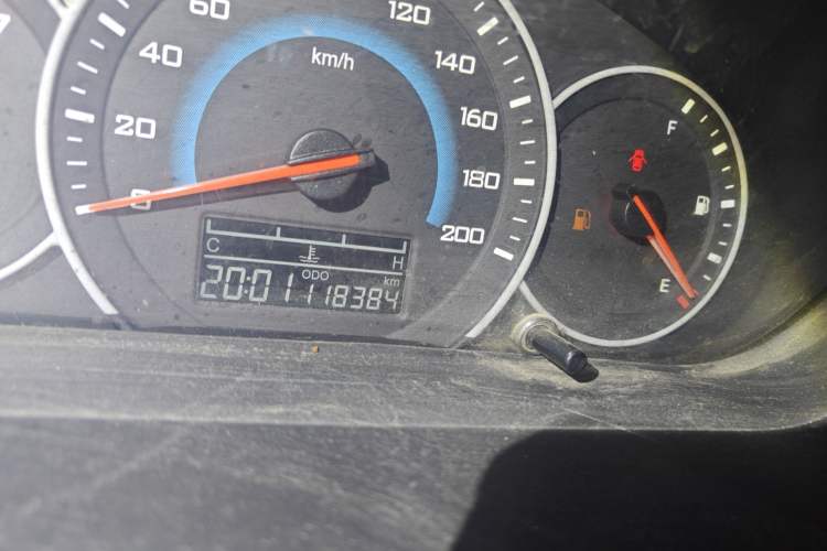 Used Wuling Rongguang V 2015 1.2L Standard Version Odometer Close Up