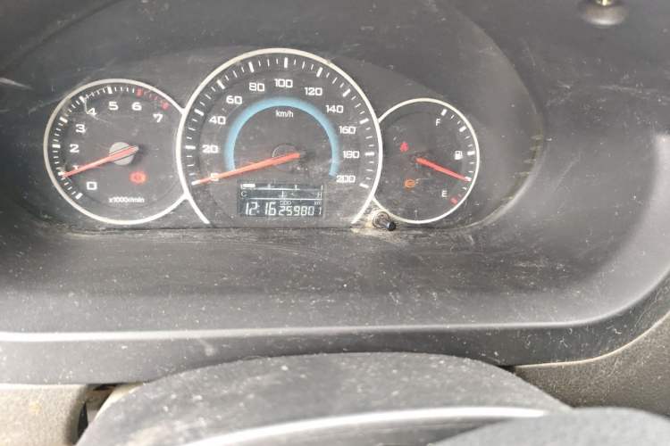 Used Wuling Rongguang V 2015 1.2L Standard Version Odometer Close Up