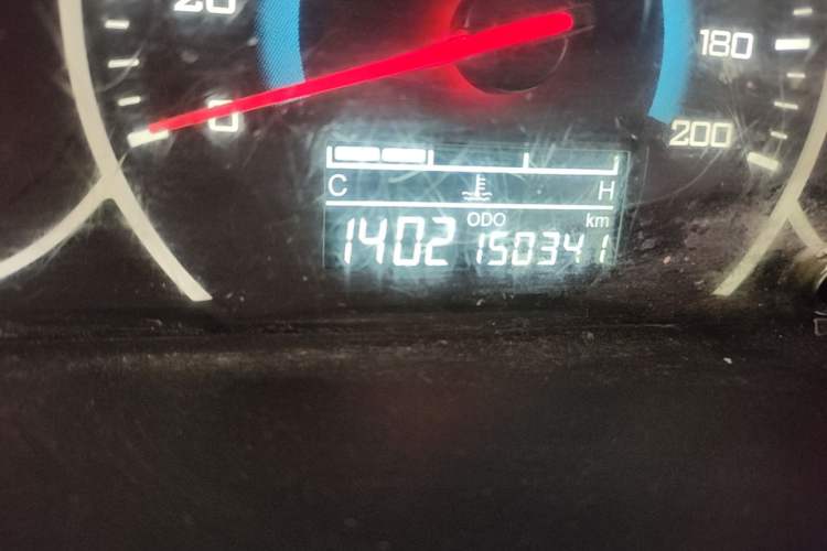 Used Wuling Rongguang V 2015 1.2L Standard Version Odometer Close Up