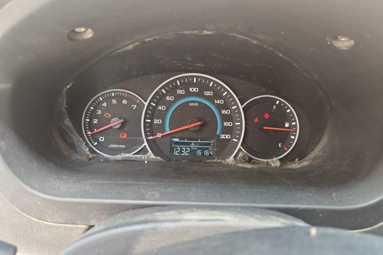 Used Wuling Rongguang V 2015 1.2L Standard Version Odometer Close Up