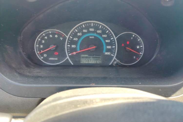 Used Wuling Rongguang V 2015 1.5L Base Version Odometer Close Up