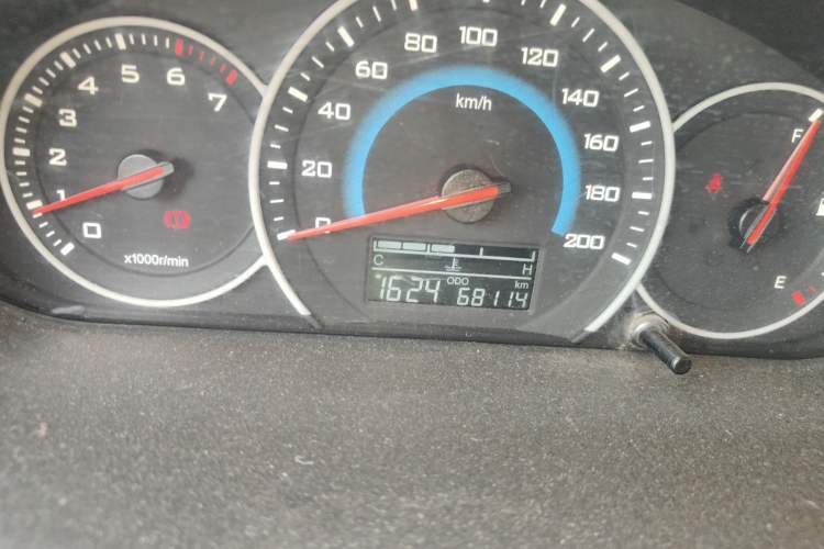 Used Wuling Rongguang V 2015 1.2L Base Version Odometer Close Up