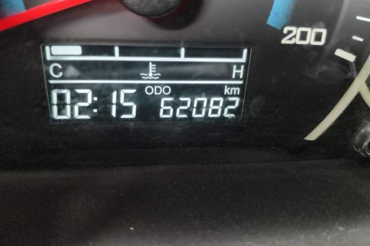 Used Wuling Rongguang V 2015 1.2L Standard Version Odometer Close Up