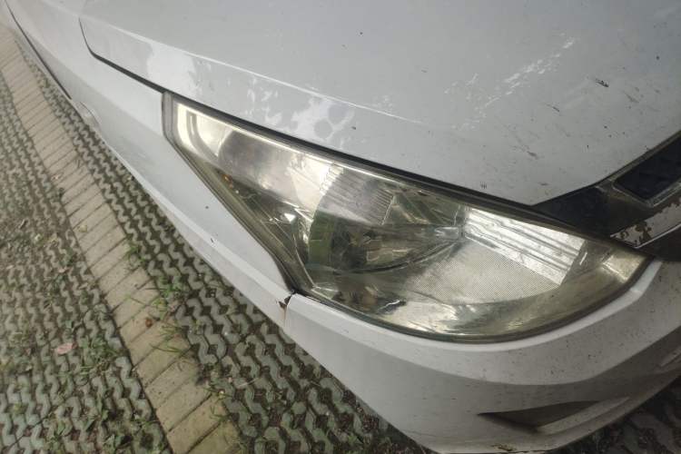 Used Wuling Rongguang V 2015 1.5L Practical Version Right Front Headlight