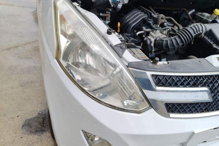 Used Wuling Rongguang V 2015 1.2L Standard Version Right Front Headlight