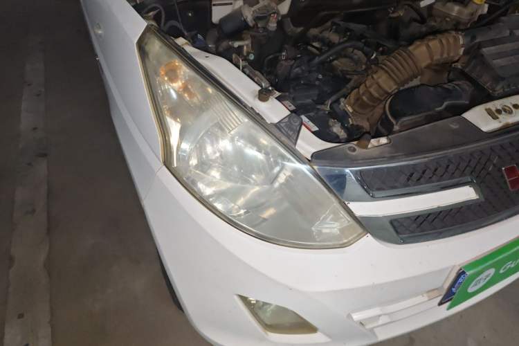 Used Wuling Rongguang V 2015 1.5L Standard Version Right Front Headlight