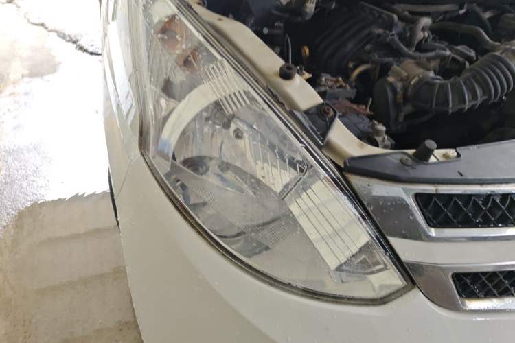 Used Wuling Rongguang V 2015 1.2L Standard Version Right Front Headlight