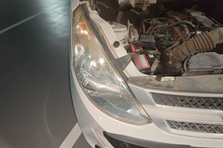 Used Wuling Rongguang V 2015 1.5L Practical Version Right Front Headlight