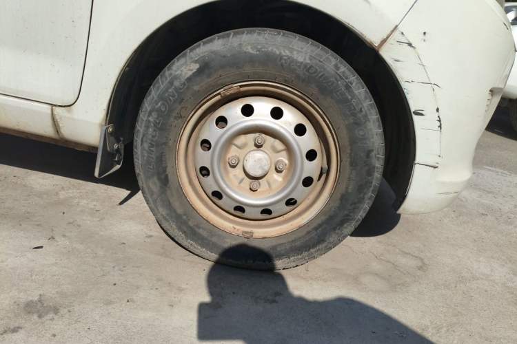 Used Wuling Rongguang V 2015 1.2L Practical Model Right Front Wheel Hub