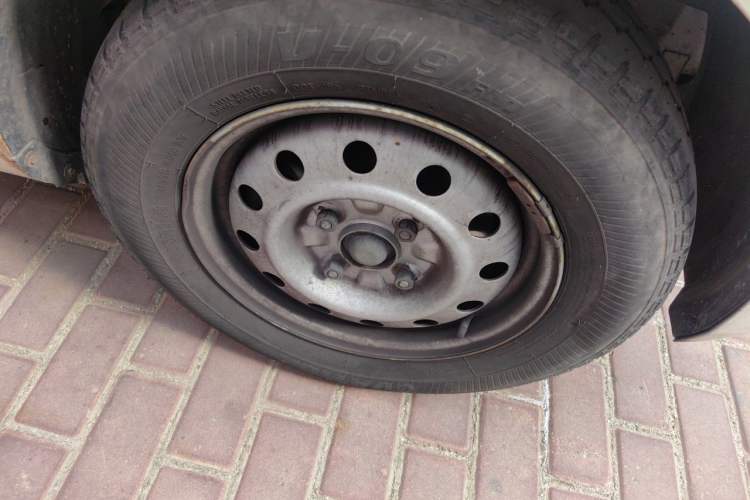 Used Wuling Rongguang V 2015 1.2L Practical Model Right Front Wheel Hub
