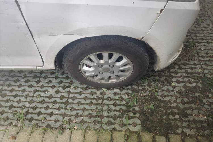 Used Wuling Rongguang V 2015 1.5L Practical Version Right Front Wheel Hub