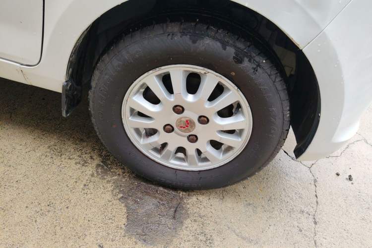 Used Wuling Rongguang V 2015 1.2L Standard Version Right Front Wheel Hub