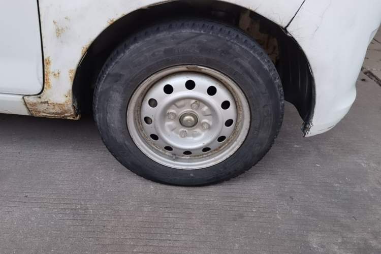 Used Wuling Rongguang V 2015 1.5L Base Version Right Front Wheel Hub