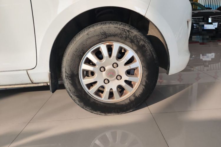 Used Wuling Rongguang V 2015 1.2L Standard Version Right Front Wheel Hub