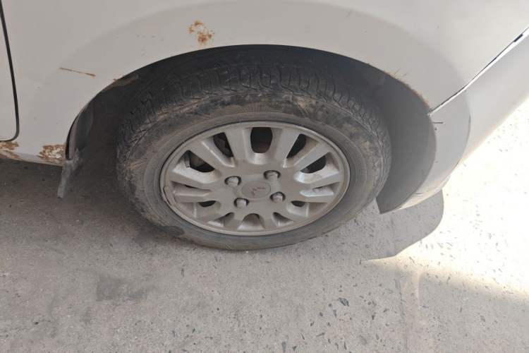 Used Wuling Rongguang V 2015 1.2L Standard Version Right Front Wheel Hub