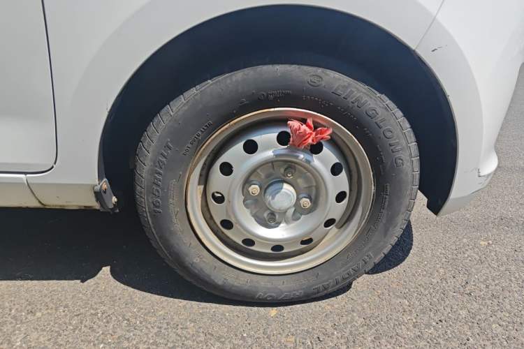 Used Wuling Rongguang V 2015 1.5L Practical Version Right Front Wheel Hub