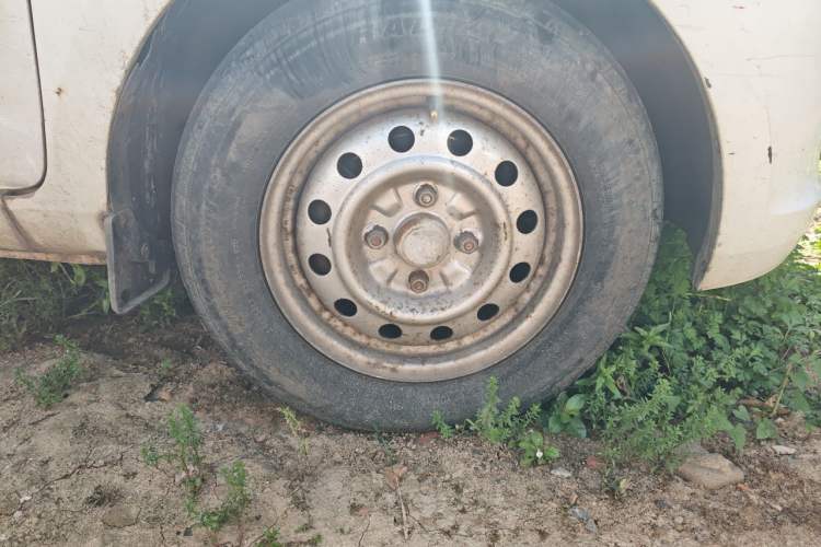 Used Wuling Rongguang V 2015 1.5L Base Version Right Front Wheel Hub