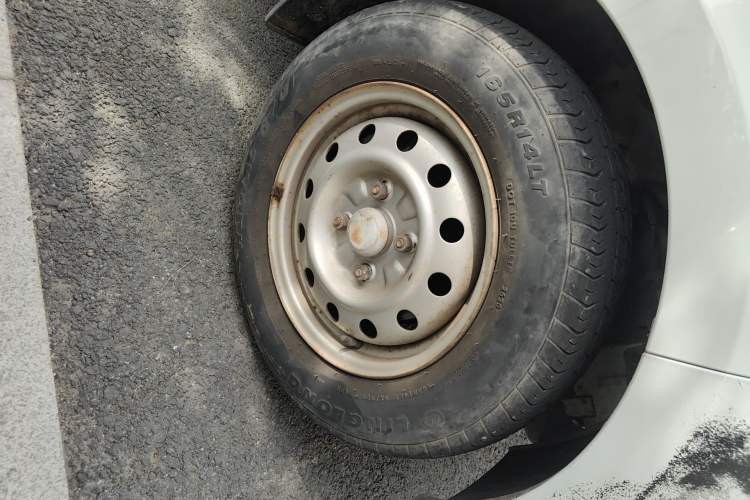 Used Wuling Rongguang V 2015 1.2L Base Version Right Front Wheel Hub