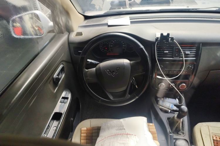 Used Wuling Rongguang V 2015 1.5L Standard Version Steering Wheel