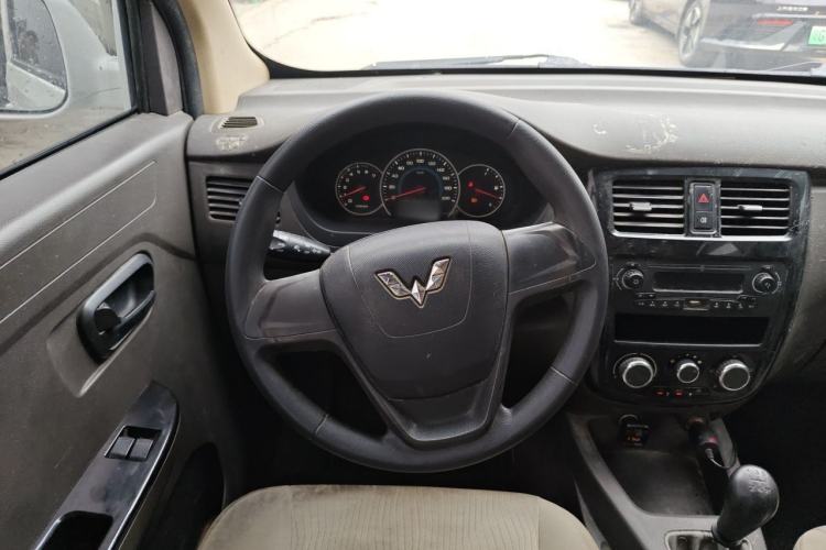 Used Wuling Rongguang V 2015 1.2L Standard Version Steering Wheel