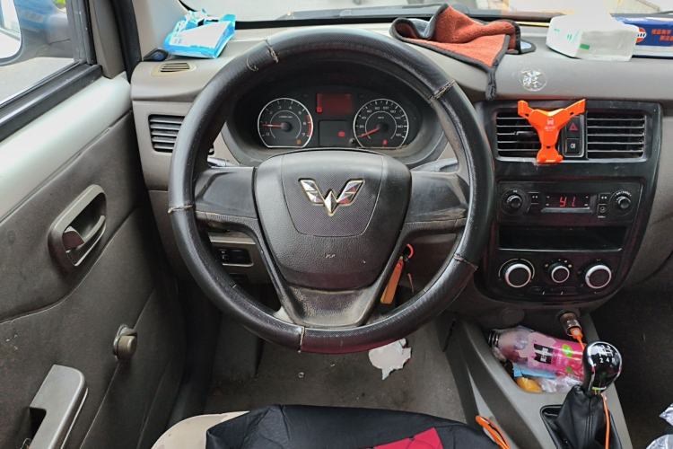 Used Wuling Rongguang V 2015 1.5L Practical Version Steering Wheel