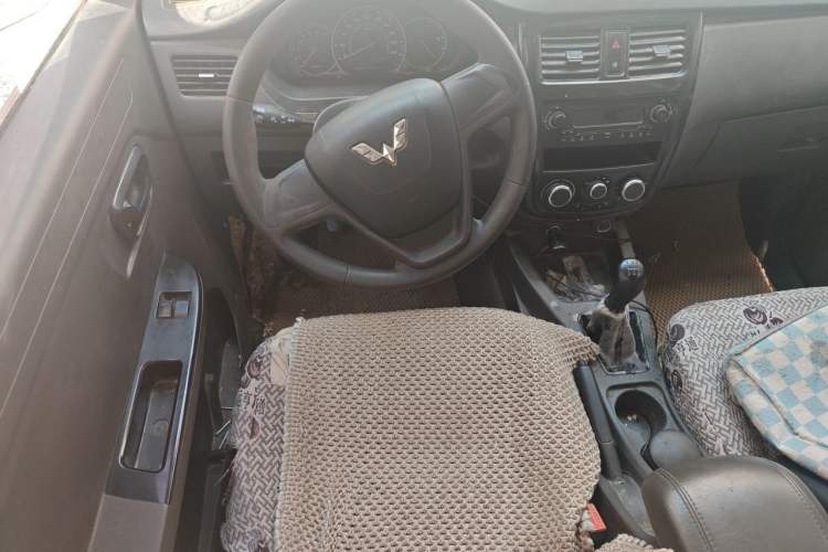 Used Wuling Rongguang V 2015 1.2L Standard Version Steering Wheel