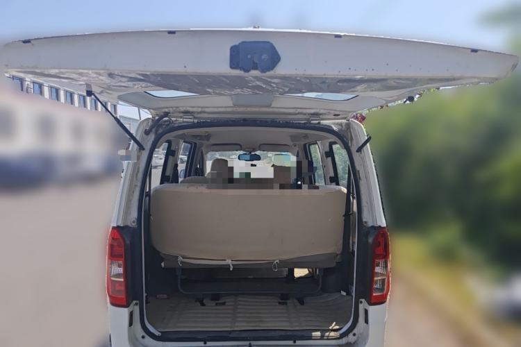 Used Wuling Rongguang V 2015 1.5L Practical Version Trunk