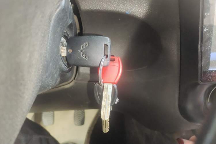 Used Wuling Rongguang V 2015 1.5L Practical Version Vehicle Key