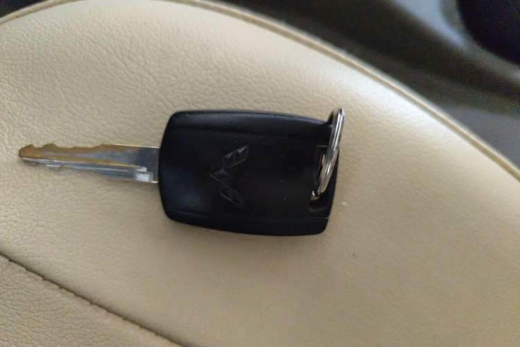 Used Wuling Rongguang V 2015 1.5L Practical Version Vehicle Key