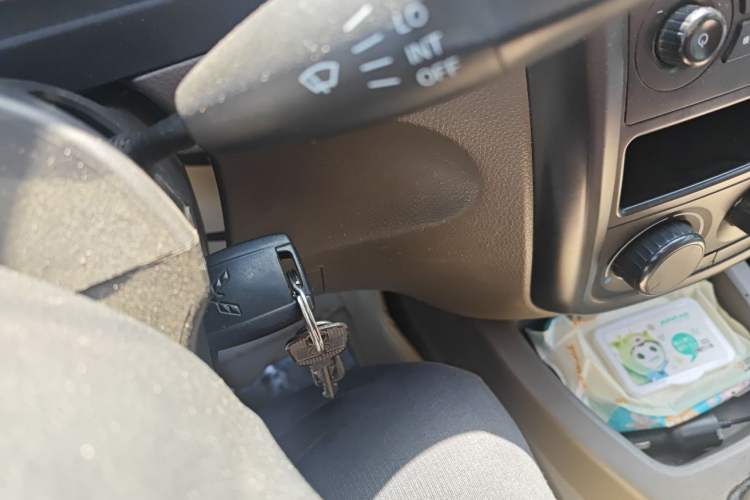 Used Wuling Rongguang V 2015 1.5L Practical Version Vehicle Key