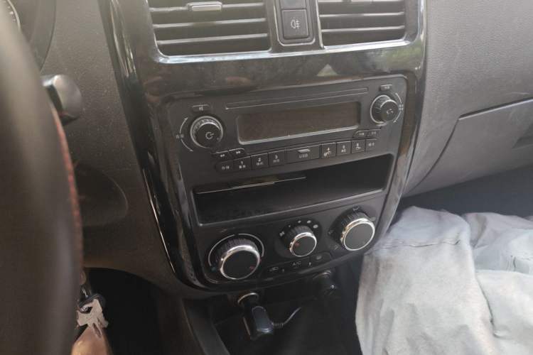 Used Wuling Rongguang V 2015 1.2L Base Version Audio And AC Panel